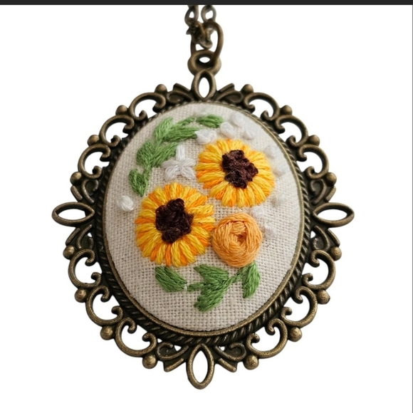 Floral Embroidered Pendant Necklace - Picture 2 of 4